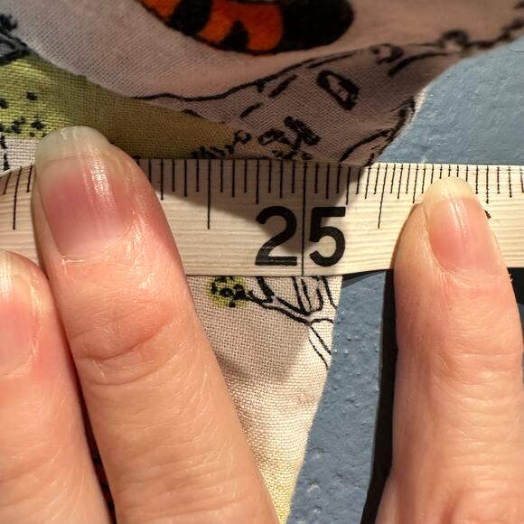 Disney Winnie the Pooh Scrub Top Size XL Nurse Dr Medical Uniform - Picture 6 of 8